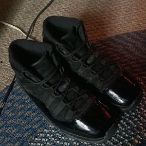 RETRO JORDAN 11 CAP AND GOWN